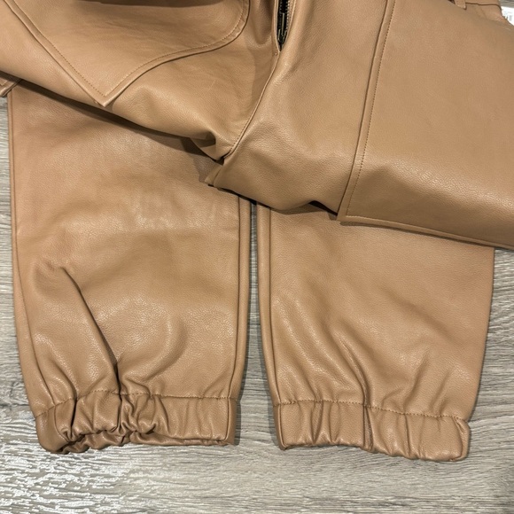 Vylette Tan Faux Leather Jogger Pants Size 11 New With Tags - Picture 3 of 16